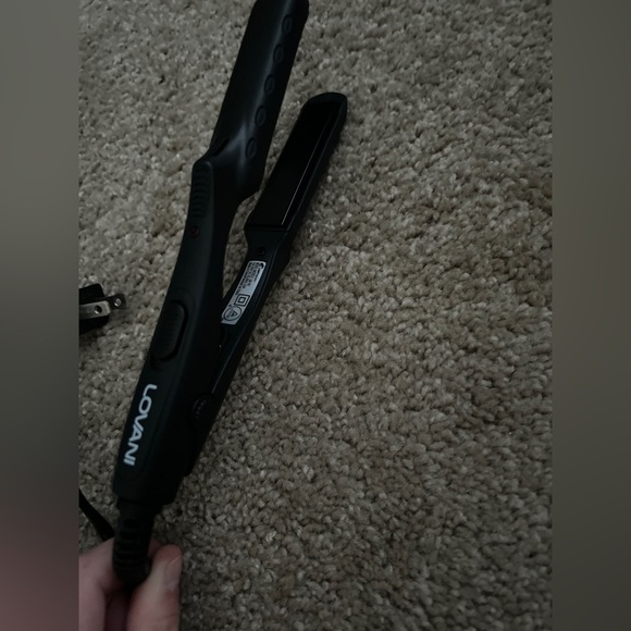 LOVANI Mini Portable Flat Iron - Picture 1 of 3